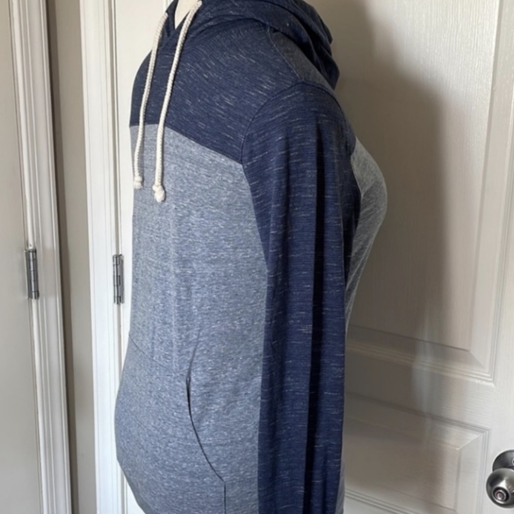 Urban Pipeline Blue Heathered Hoodie Shirt Top M Pocket Light and Darker Blue